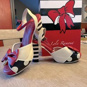 Size 8 Lola Ramona chunky heels